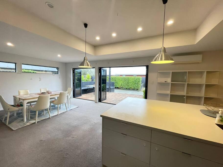 Spacious 4 Bed Family Home Christchurch Exterior photo
