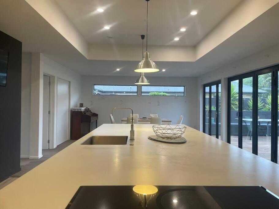Spacious 4 Bed Family Home Christchurch Exterior photo