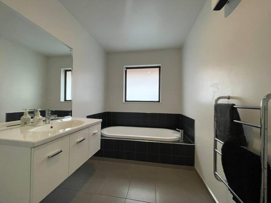 Spacious 4 Bed Family Home Christchurch Exterior photo