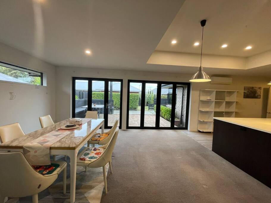 Spacious 4 Bed Family Home Christchurch Exterior photo