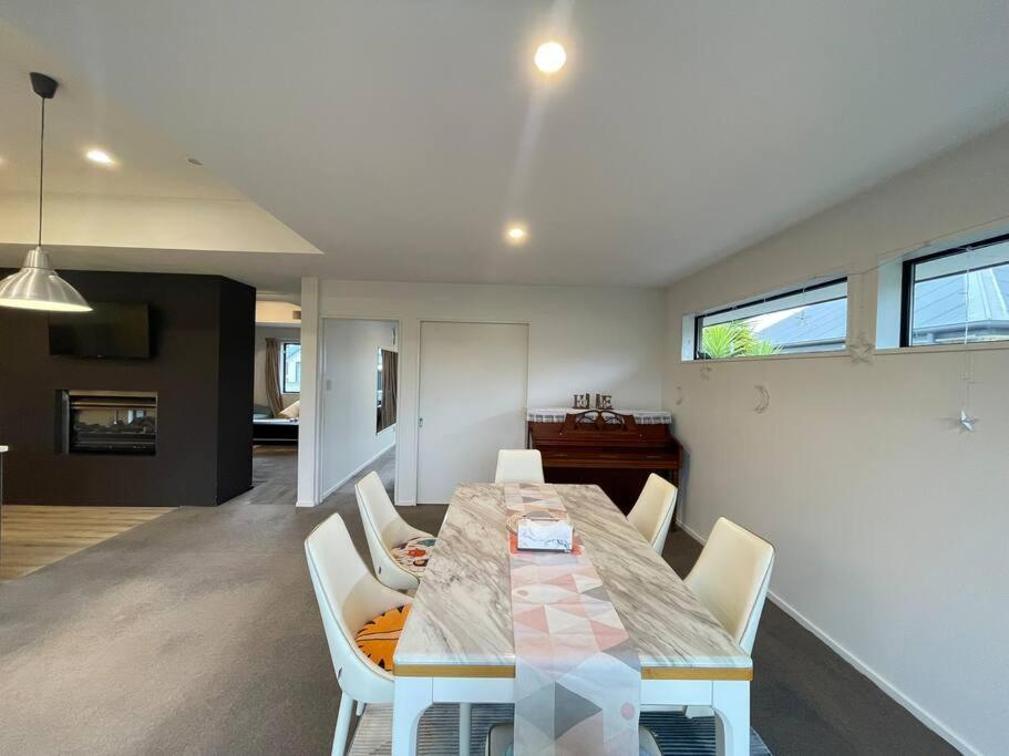 Spacious 4 Bed Family Home Christchurch Exterior photo